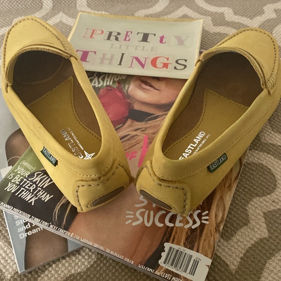 “Eastland” Patricia penny loafer driving moc; yellow nubuc; size 7; NWOT - Picture 10 of 13